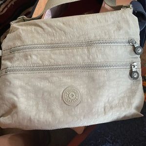 Kipling cross body in great condition used twice